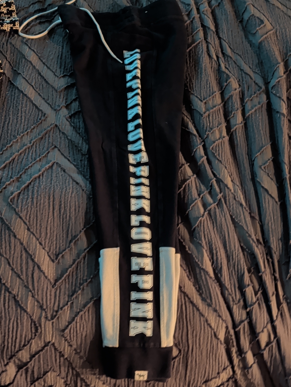 PINK Victoria's Secret Black Logo Garment Label - Picture 1 of 4